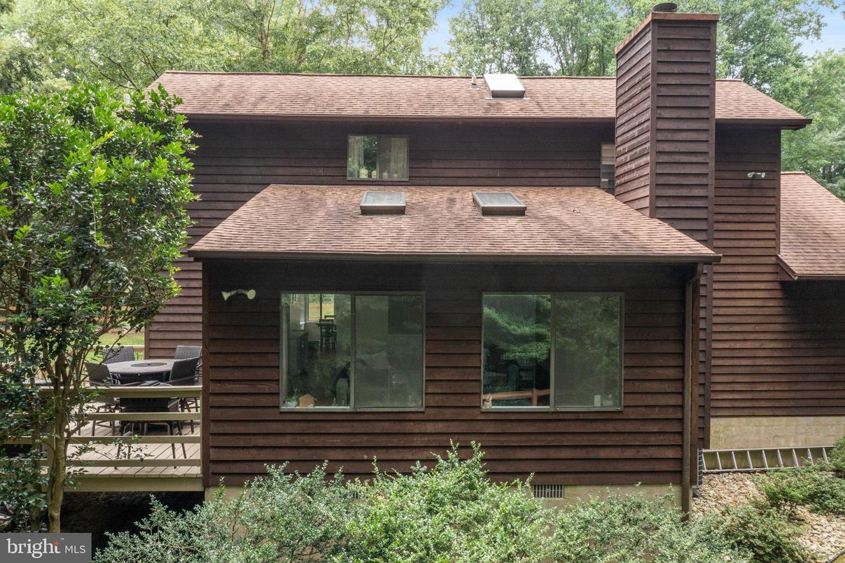 Exterior, Facade, Log Home