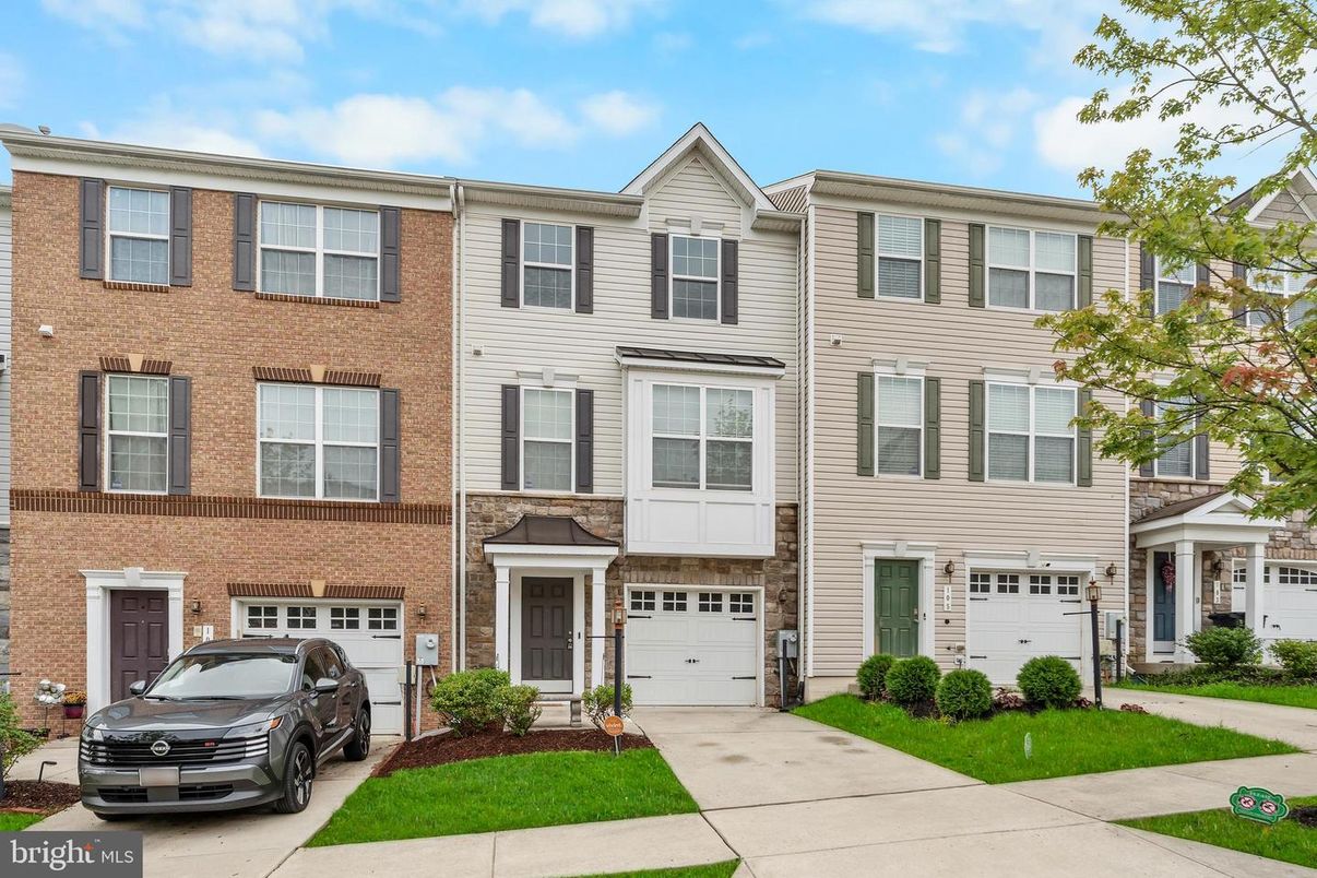 Attached, Exterior, Facade, Brick Facade, Rowhouse