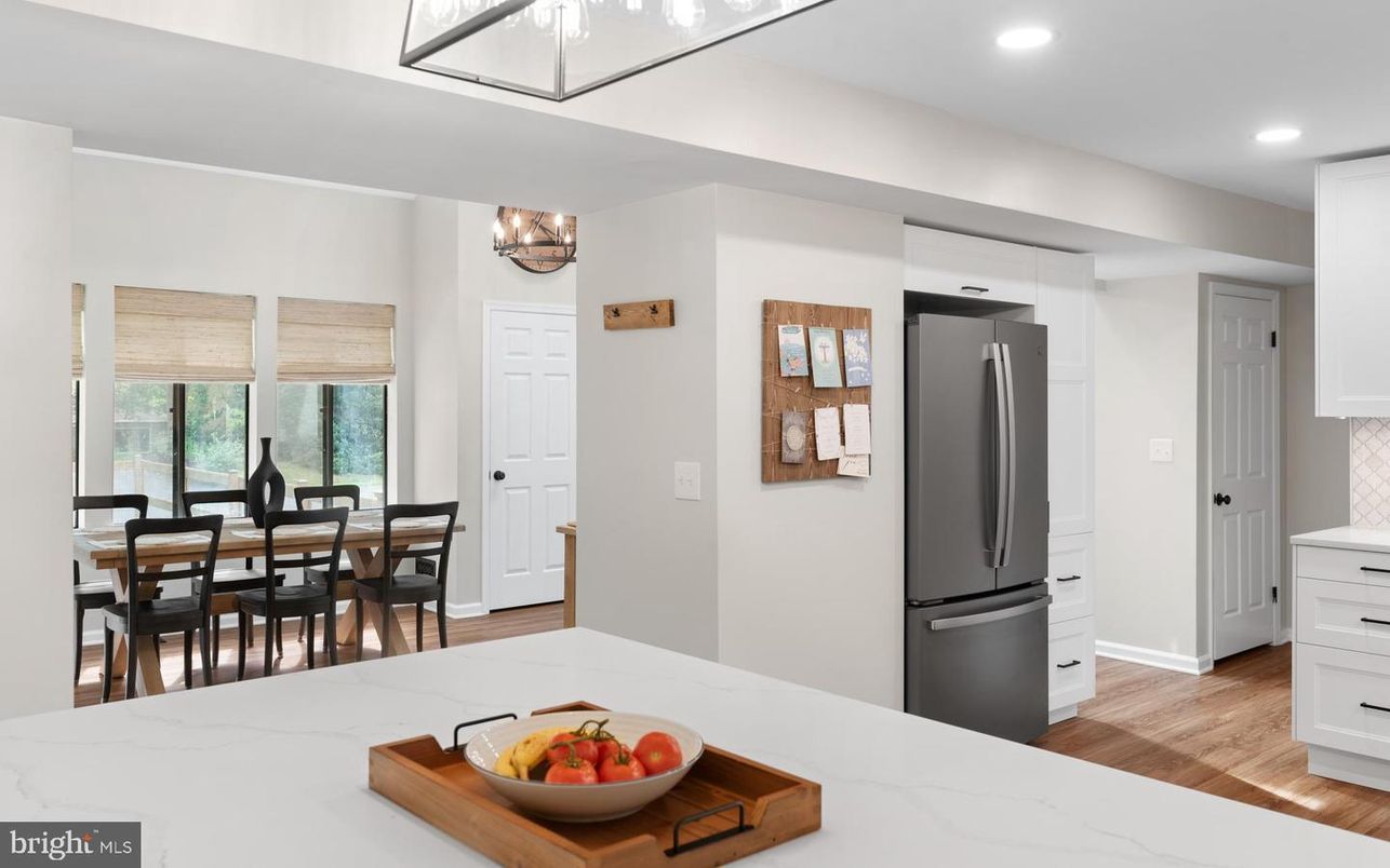 Dining room, Interior, Kitchen, Recessed Lighting, Wood Texture Flooring
