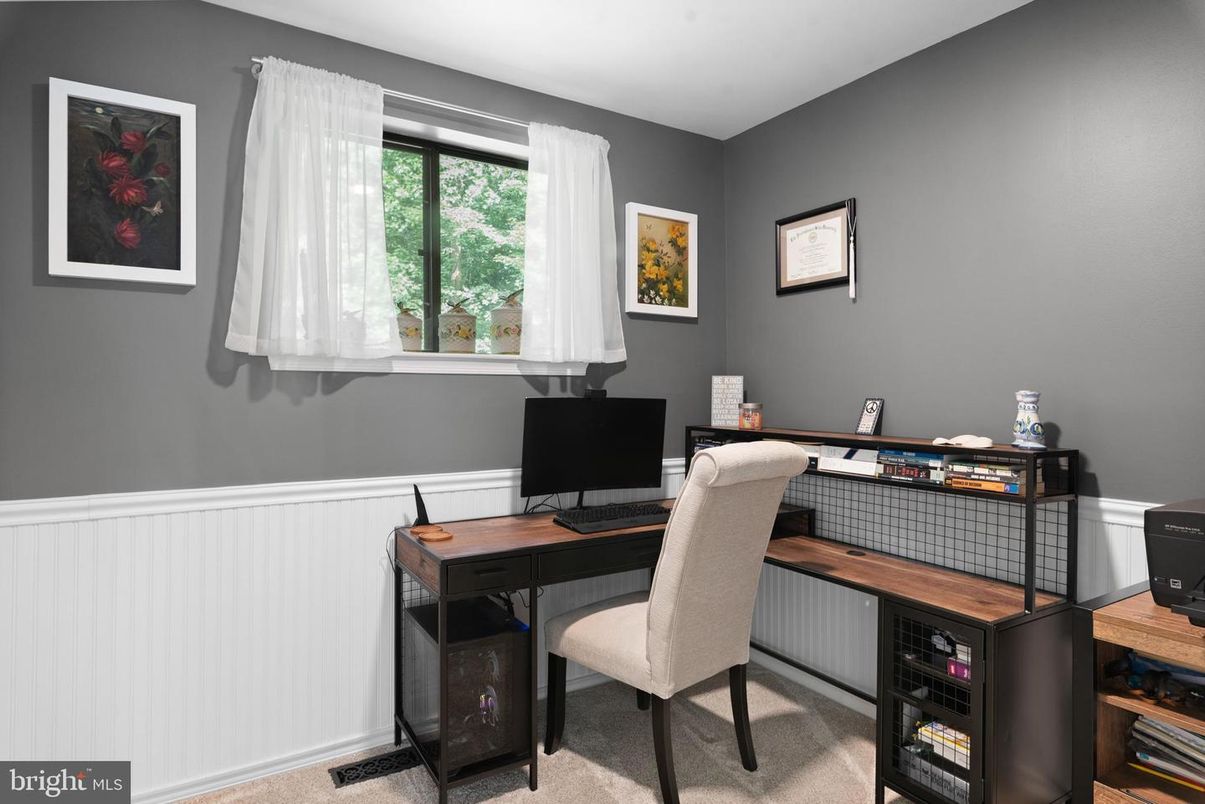 Home Office, Interior