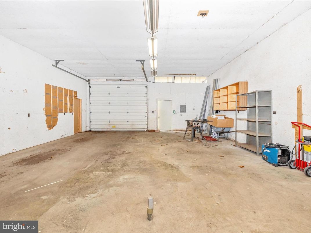 Garage, Interior