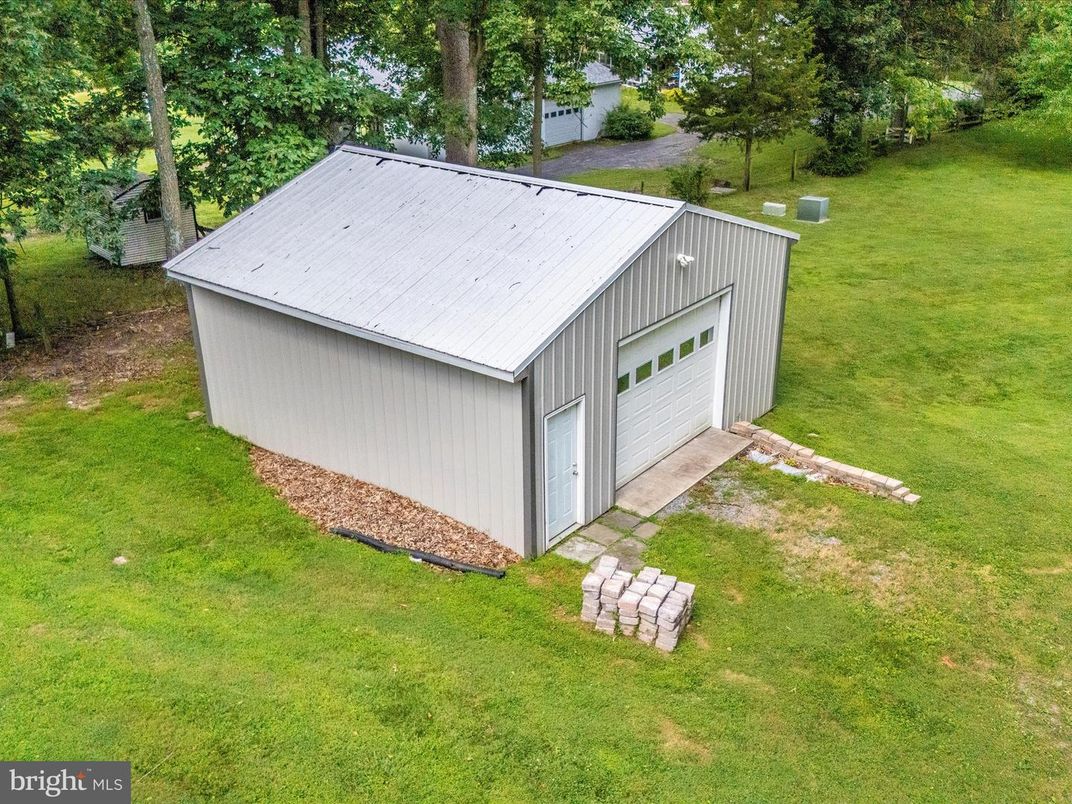 Detached Garage, Exterior
