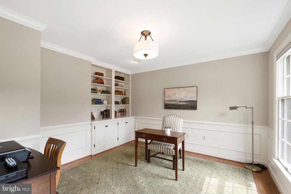 Home Office, Interior