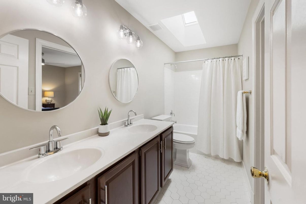 Bathroom, Dual Sink Vanities, Interior
