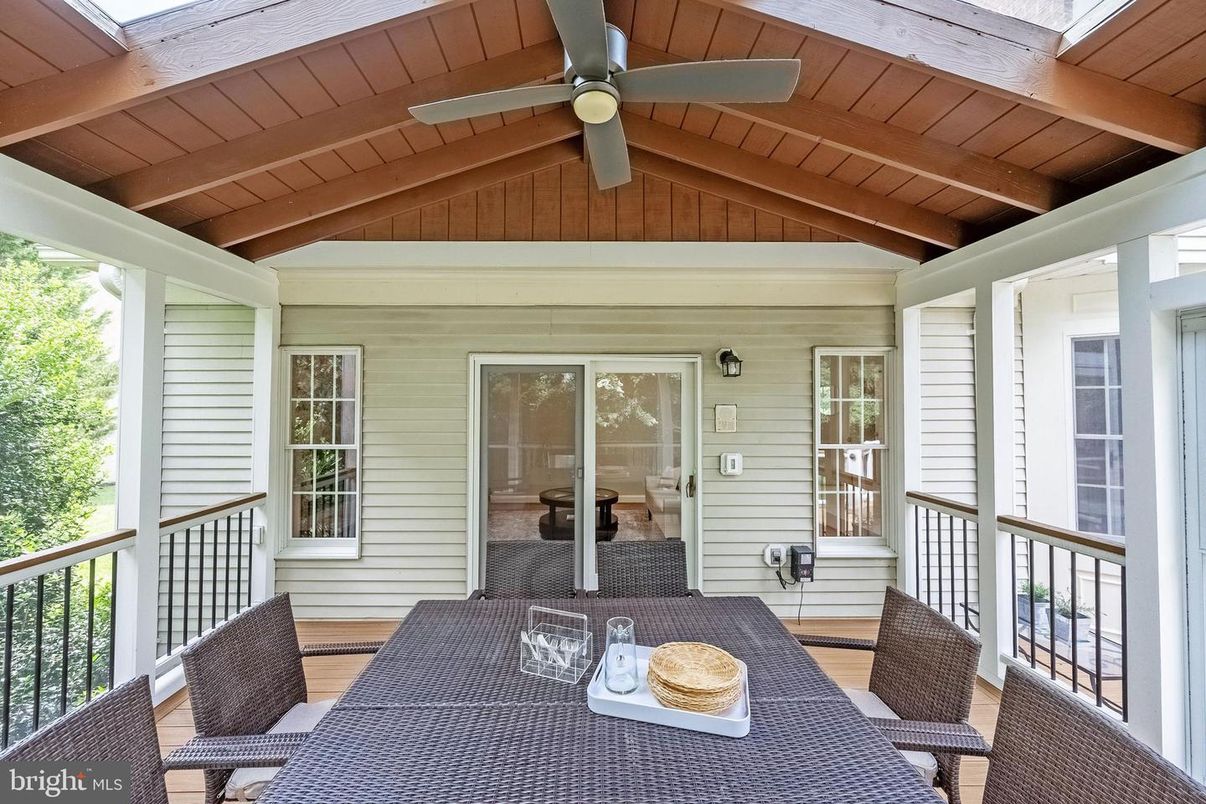 Exterior, Wooden Beams