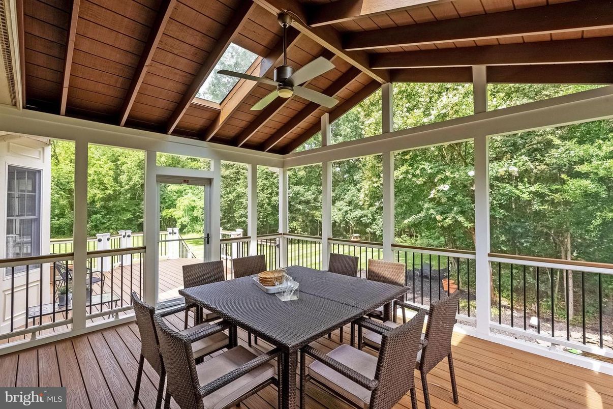 Dining room, Interior, Sun Room, Wooden Beams, Wooden Ceilings, Wood Texture Flooring
