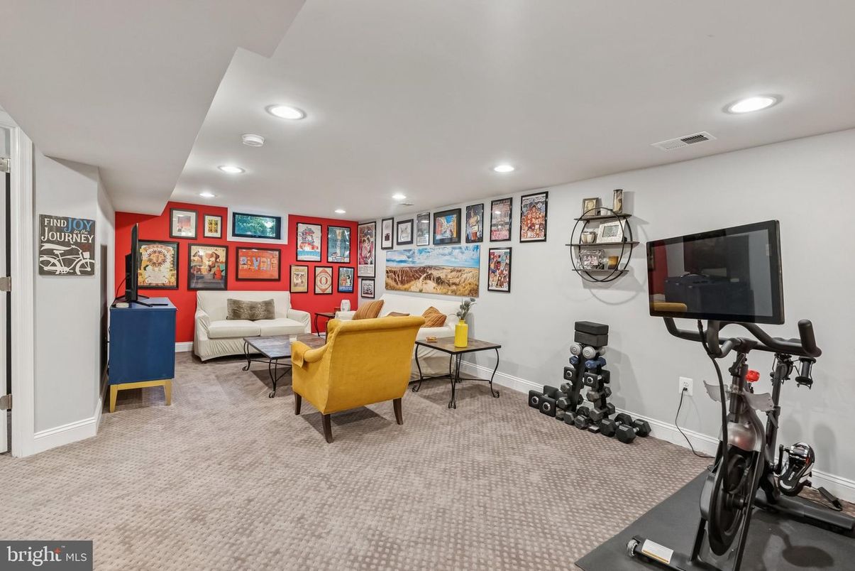 Fitness Equipment, Interior, Living room, Recessed Lighting