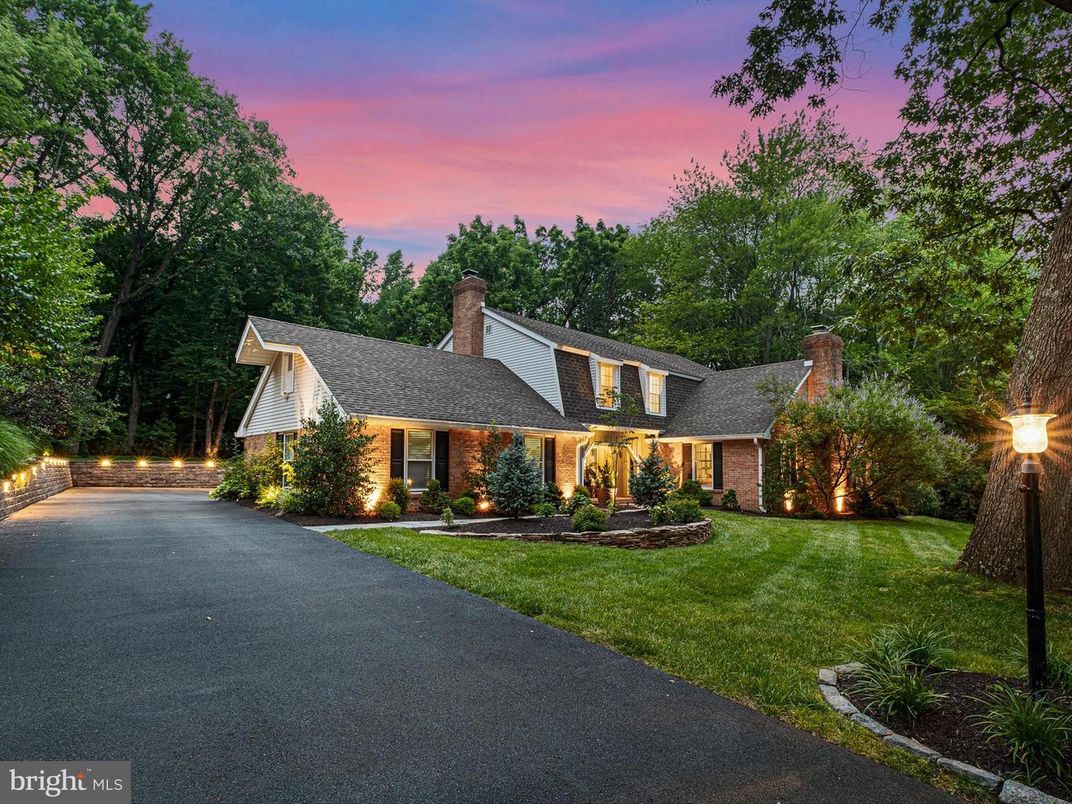 Backyard, Exterior, Facade, Brick Facade, Cape Cod