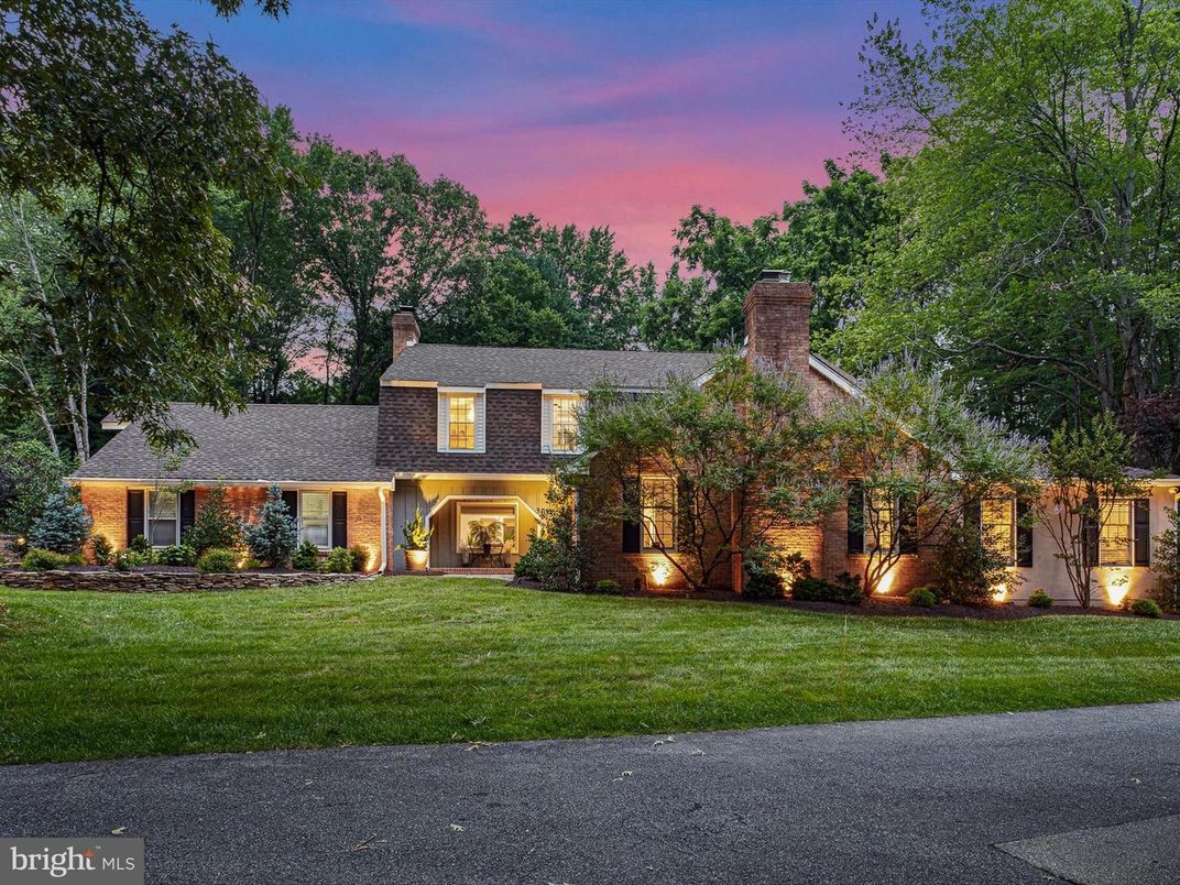 Exterior, Facade, Brick Facade, Cape Cod