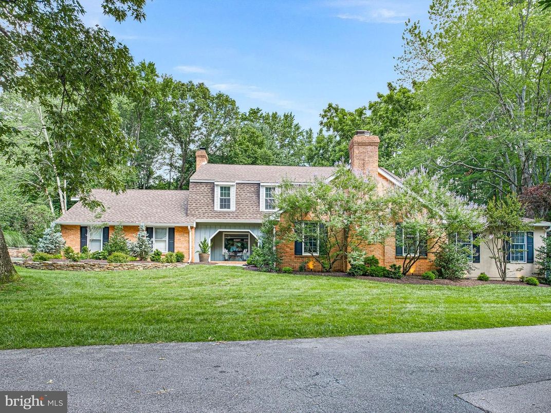 Backyard, Exterior, Facade, Brick Facade, Cape Cod