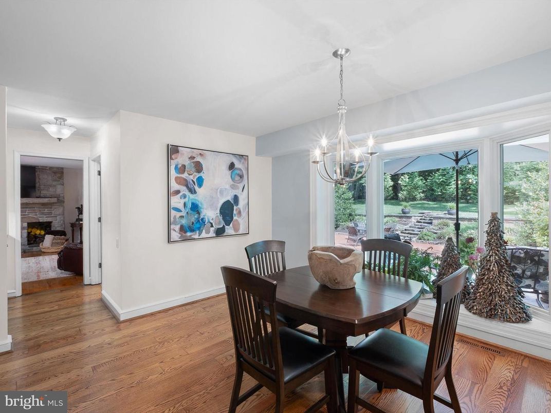 Chandelier, Dining room, Fireplace, Interior, Wood Texture Flooring