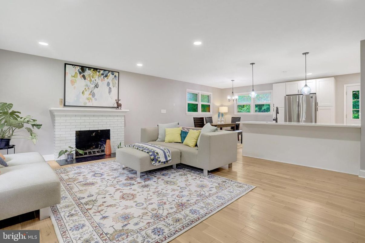 Fireplace, Interior, Living room, Pendant Lights, Recessed Lighting, Wood Texture Flooring