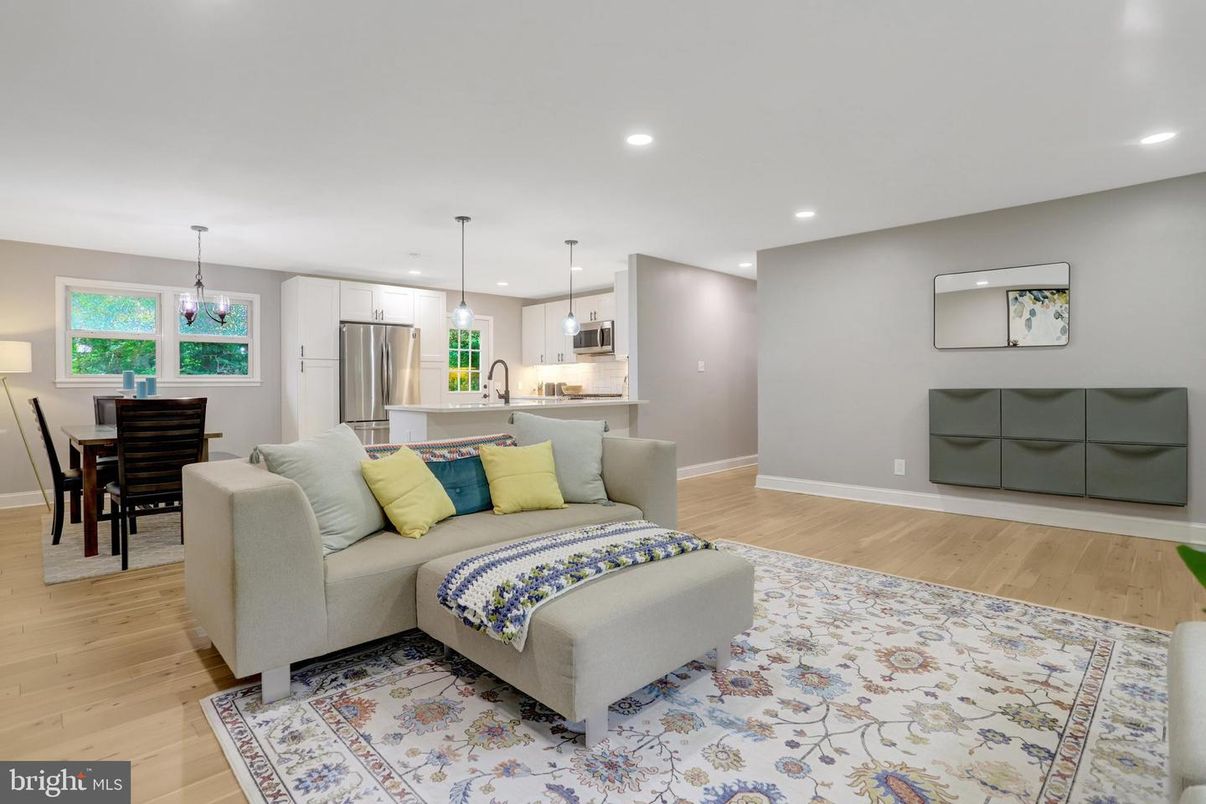 Dining room, Interior, Kitchen, Living room, Pendant Lights, Recessed Lighting, Stainless Steel Appliances, Wood Texture Flooring