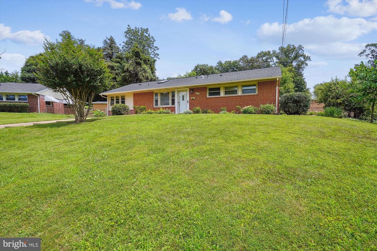 Attached, Exterior, Facade, Brick Facade, Ranch