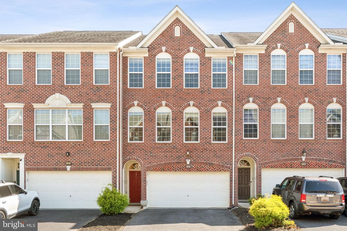 Attached, Exterior, Facade, Brick Facade, Rowhouse