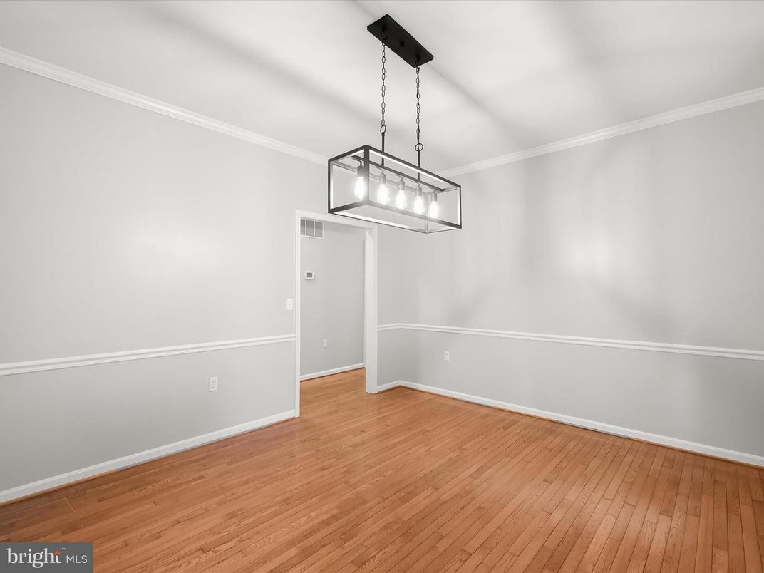 Empty room, Interior, Pendant Lights, Wood Texture Flooring