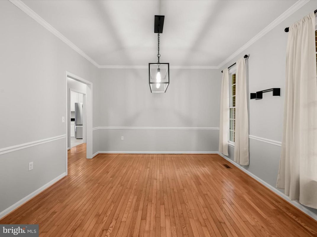 Empty room, Interior, Pendant Lights, Wood Texture Flooring