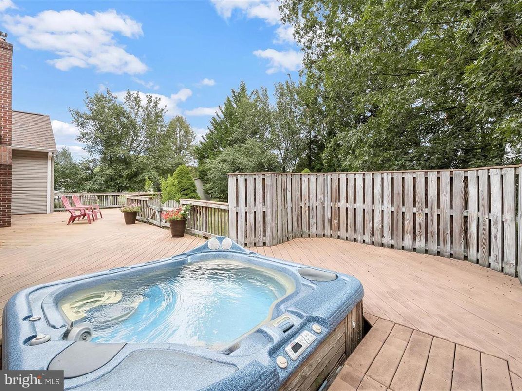 Exterior, Hot Tub