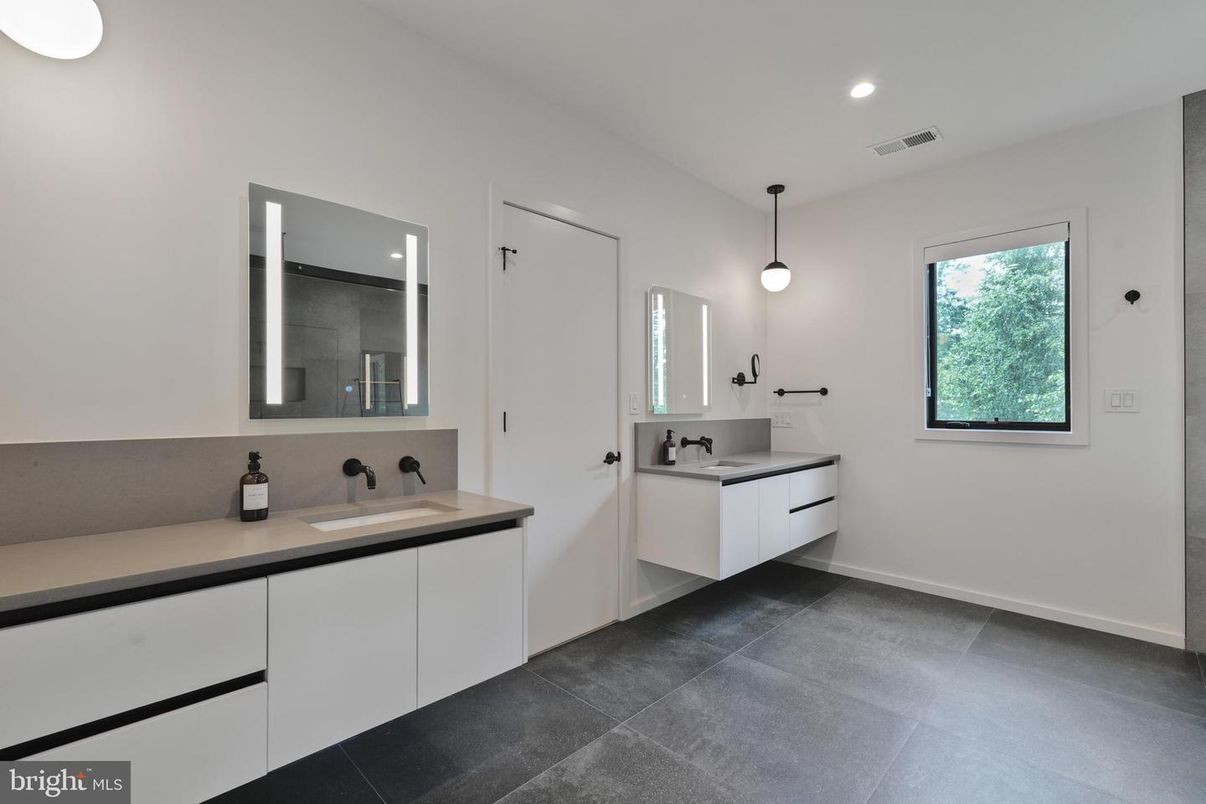 Bathroom, Dual Sink Vanities, Interior, Pendant Lights, Recessed Lighting