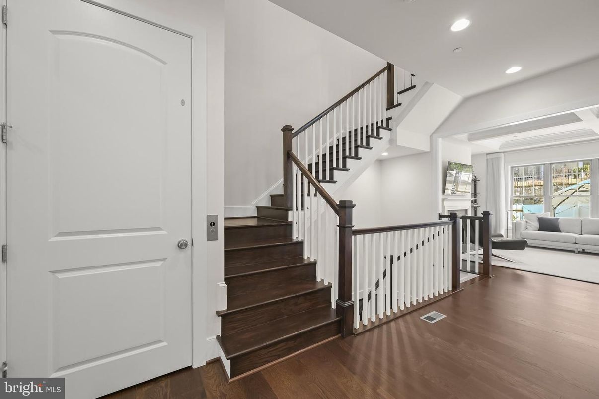 Interior, Recessed Lighting, Wood Texture Flooring