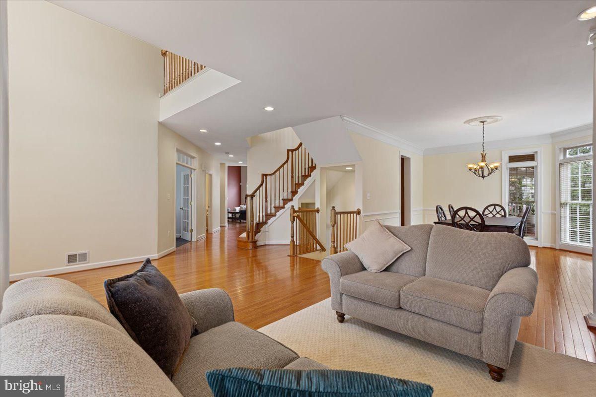 Chandelier, Dining room, Interior, Living room, Recessed Lighting, Wood Texture Flooring