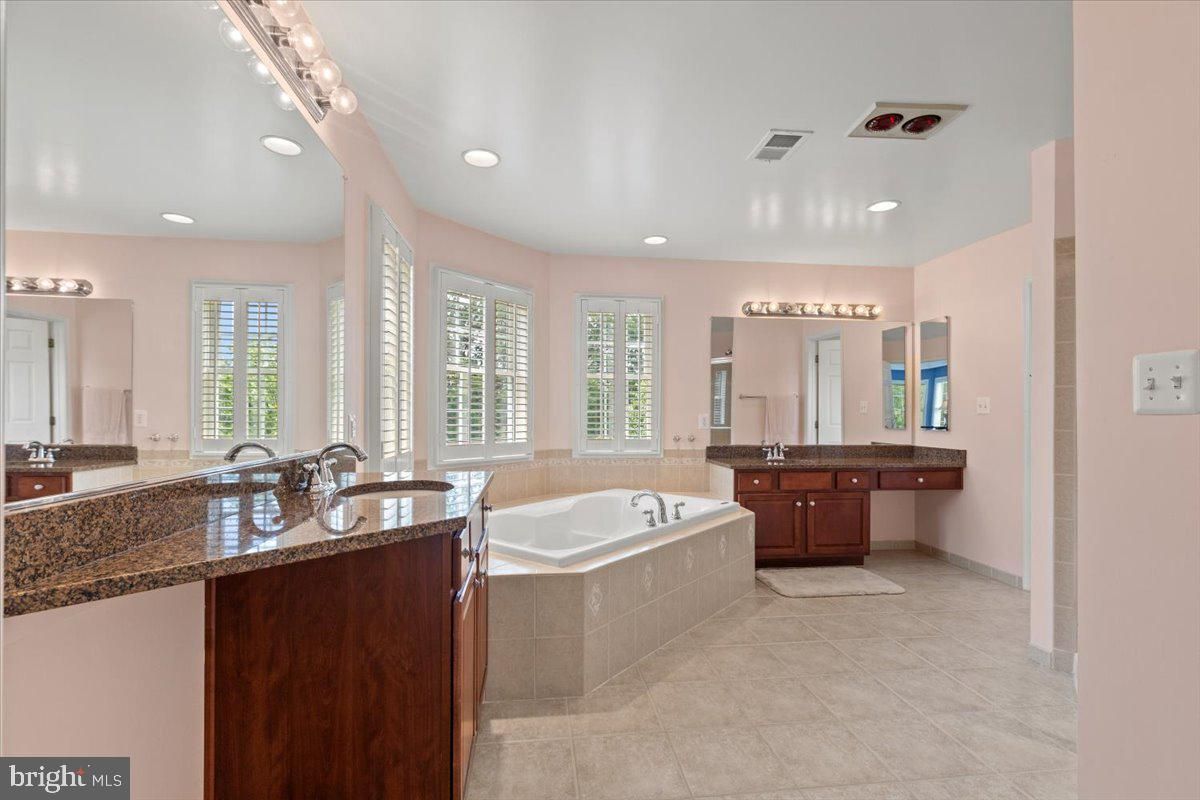 Bathroom, Dual Sink Vanities, Interior, Recessed Lighting