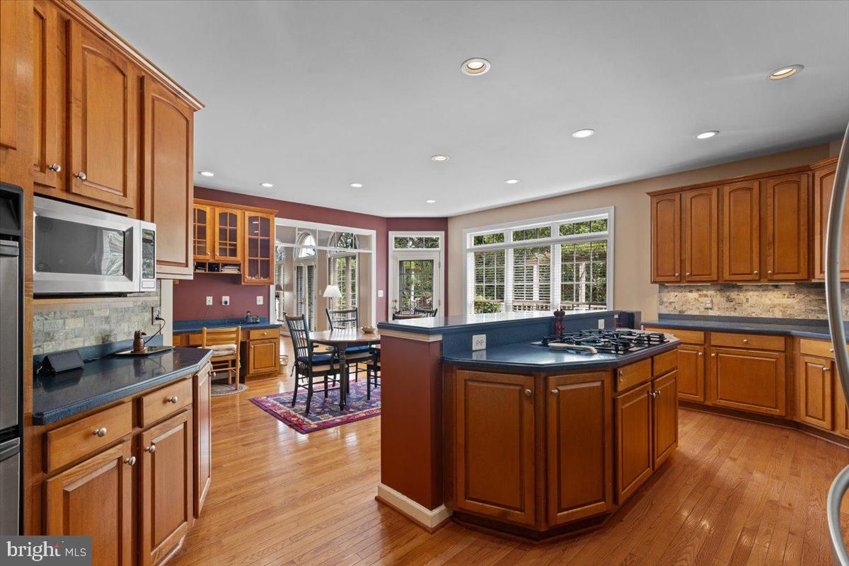 Dining room, Interior, Kitchen, Recessed Lighting, Wood Texture Flooring