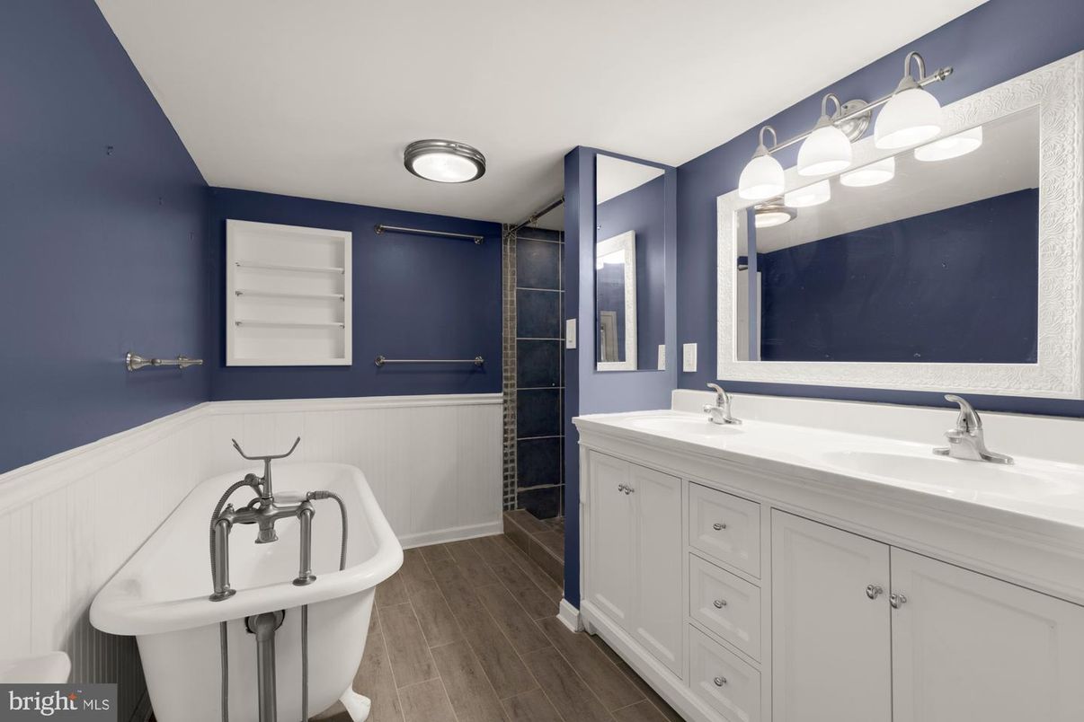 Bathroom, Dual Sink Vanities, Interior, Wood Texture Flooring