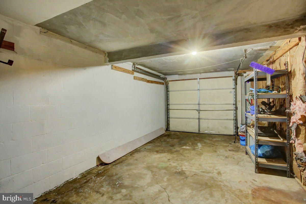 Garage, Interior