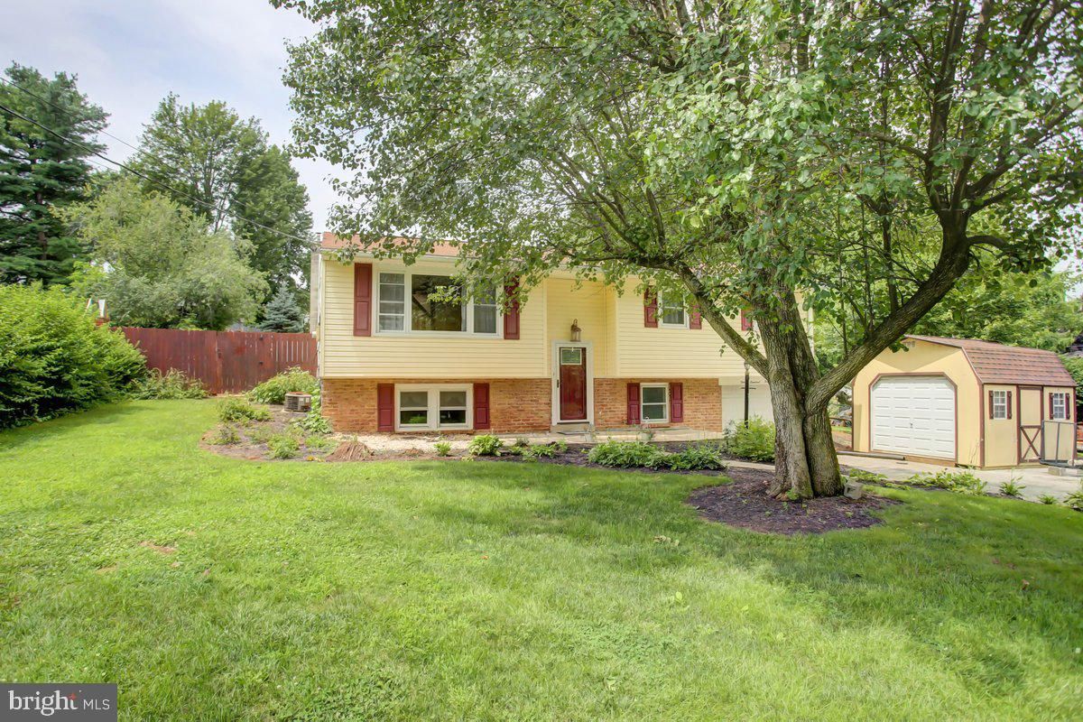 Attached, Backyard, Detached Garage, Exterior, Facade, Brick Facade, Raised Ranch