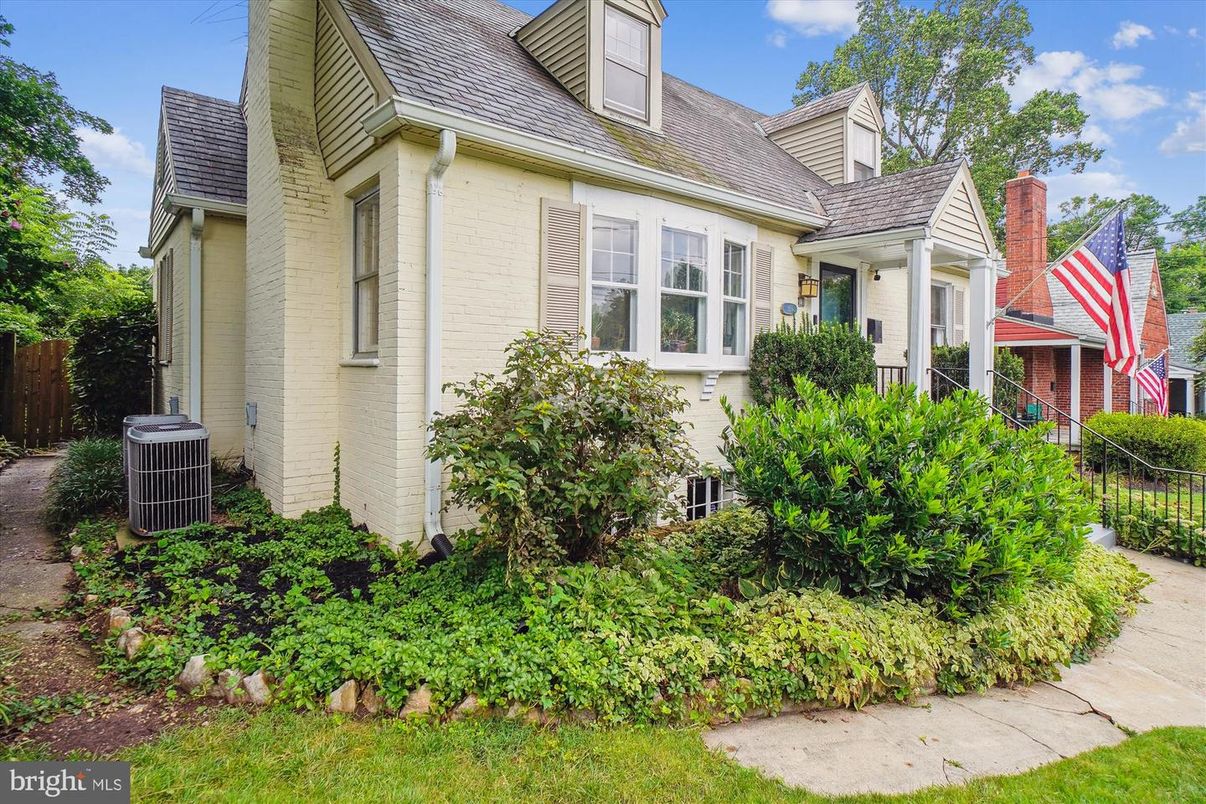 Exterior, Facade, Cape Cod