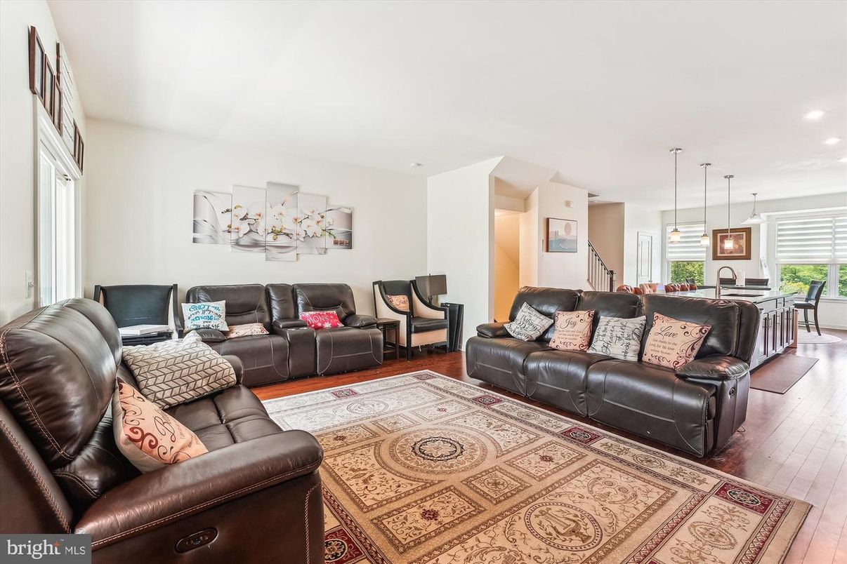 Dining room, Interior, Living room, Pendant Lights, Recessed Lighting, Wood Texture Flooring