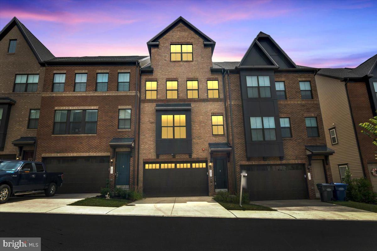 Attached, Exterior, Facade, Brick Facade, Rowhouse