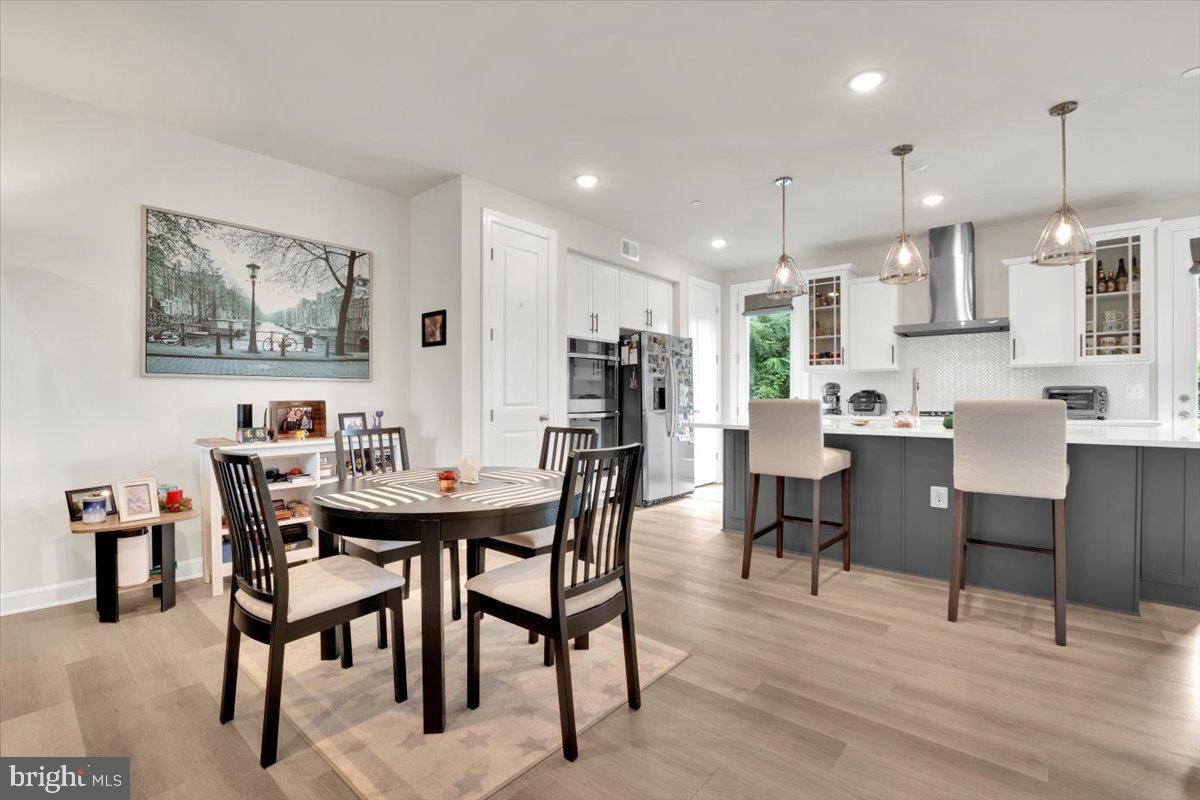 Dining room, Interior, Kitchen, Pendant Lights, Recessed Lighting, Wood Texture Flooring