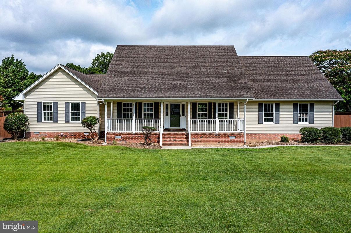Backyard, Exterior, Facade, Cape Cod