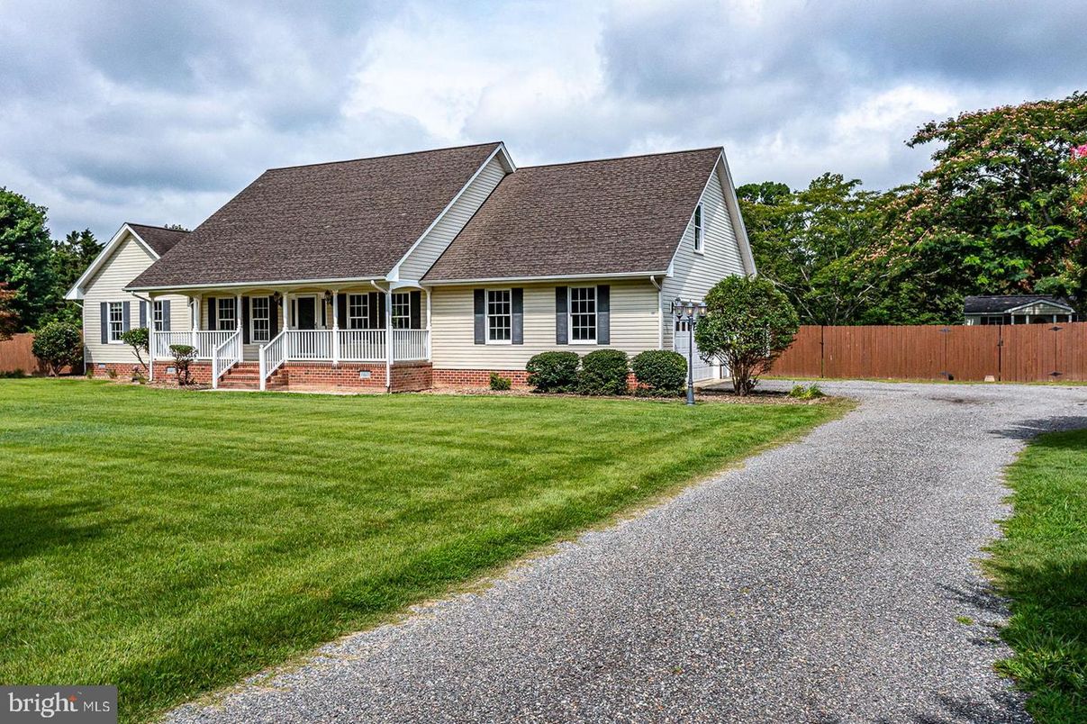 Backyard, Exterior, Facade, Cape Cod