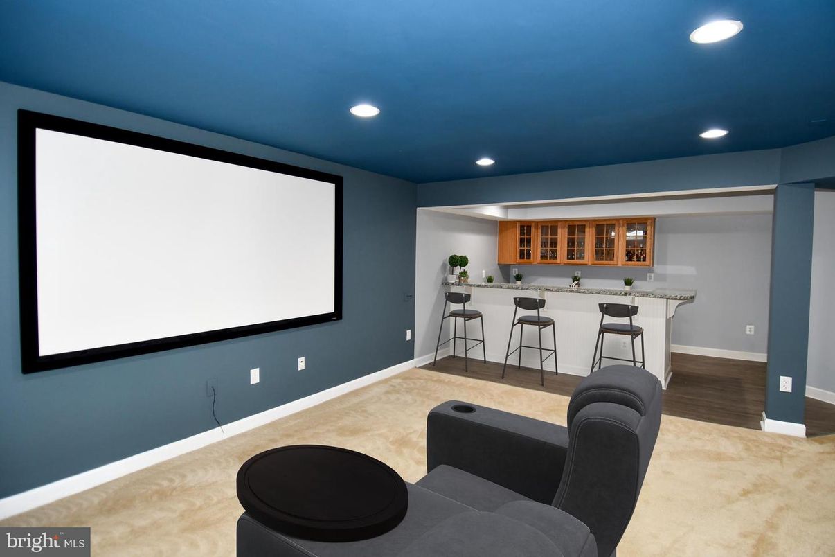 Interior, Projection Screen, Recessed Lighting, Theatre Room