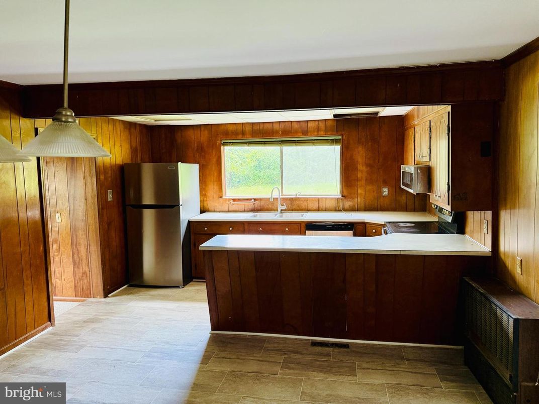 Interior, Kitchen, Pendant Lights, Wooden Walls