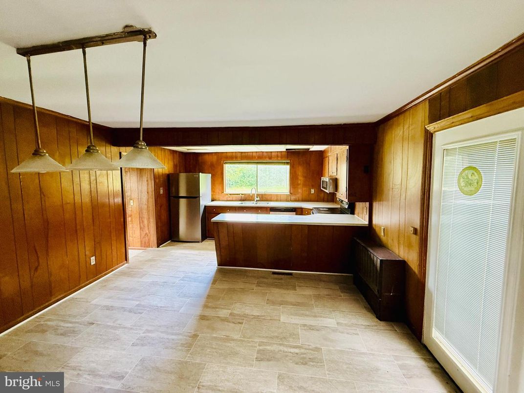 Interior, Kitchen, Pendant Lights, Wooden Walls