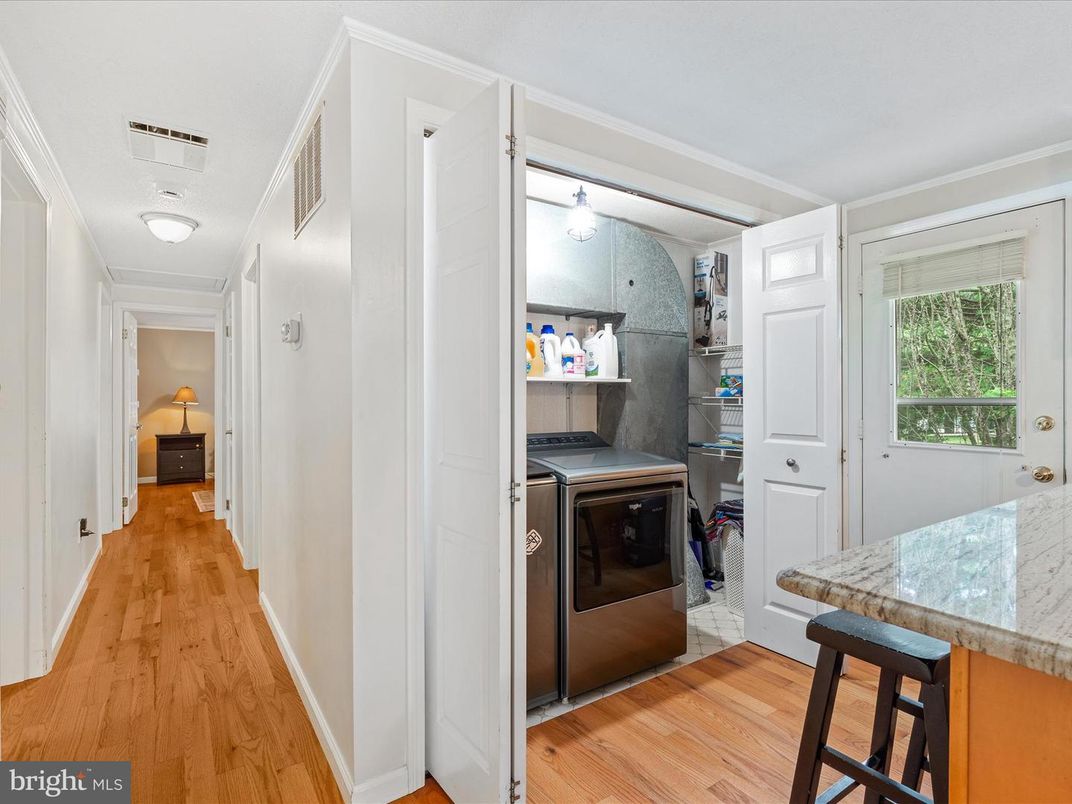 Interior, Washer, Wood Texture Flooring