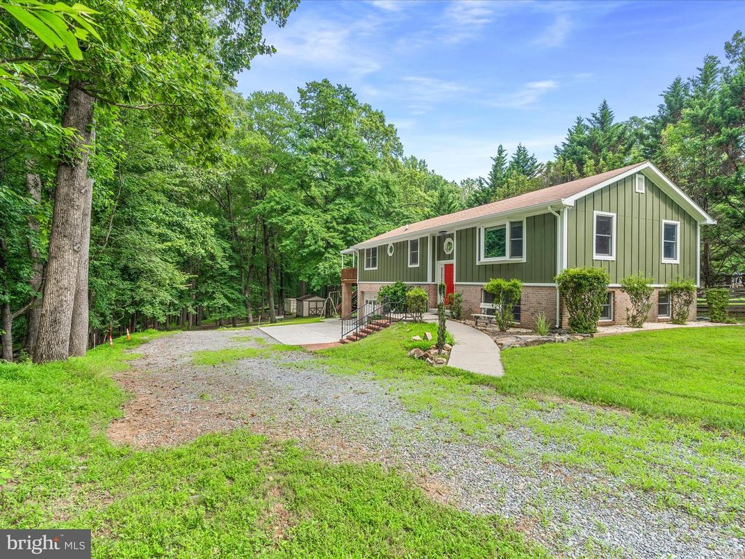Backyard, Exterior, Facade, Ranch
