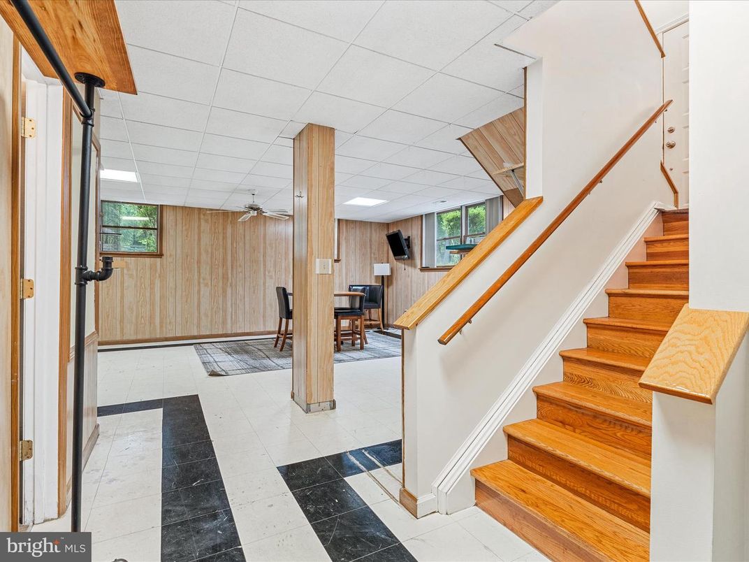 Dining room, Interior, Recessed Lighting, Wooden Walls