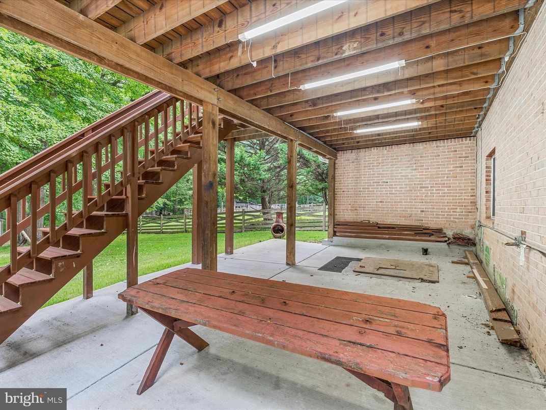 Exterior, Wooden Beams