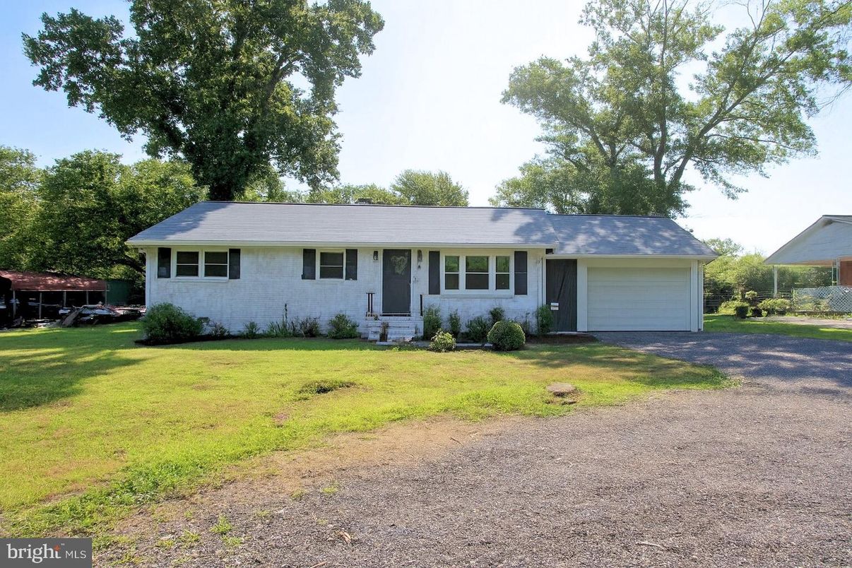 Attached, Backyard, Exterior, Facade, Ranch