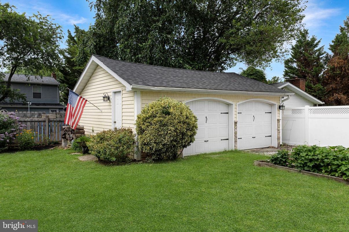 Detached Garage, Exterior