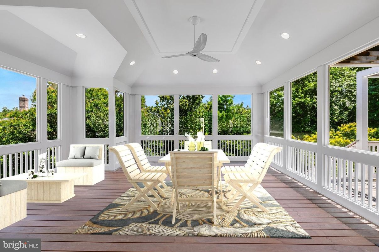 Interior, Recessed Lighting, Sun Room, Wood Texture Flooring