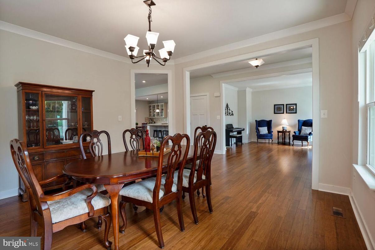 Chandelier, Dining room, Interior, Piano, Recessed Lighting, Wood Texture Flooring