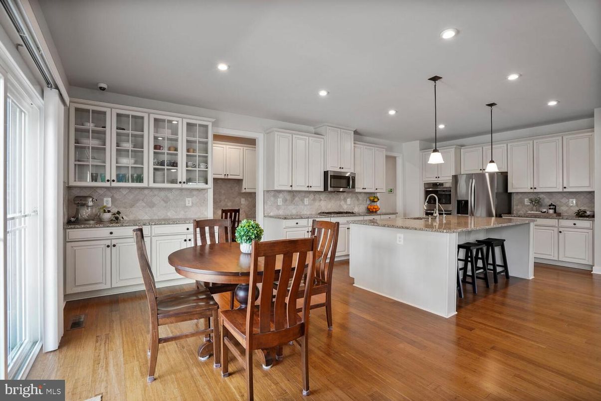 Dining room, Interior, Kitchen, Pendant Lights, Recessed Lighting, Stainless Steel Appliances, Wood Texture Flooring