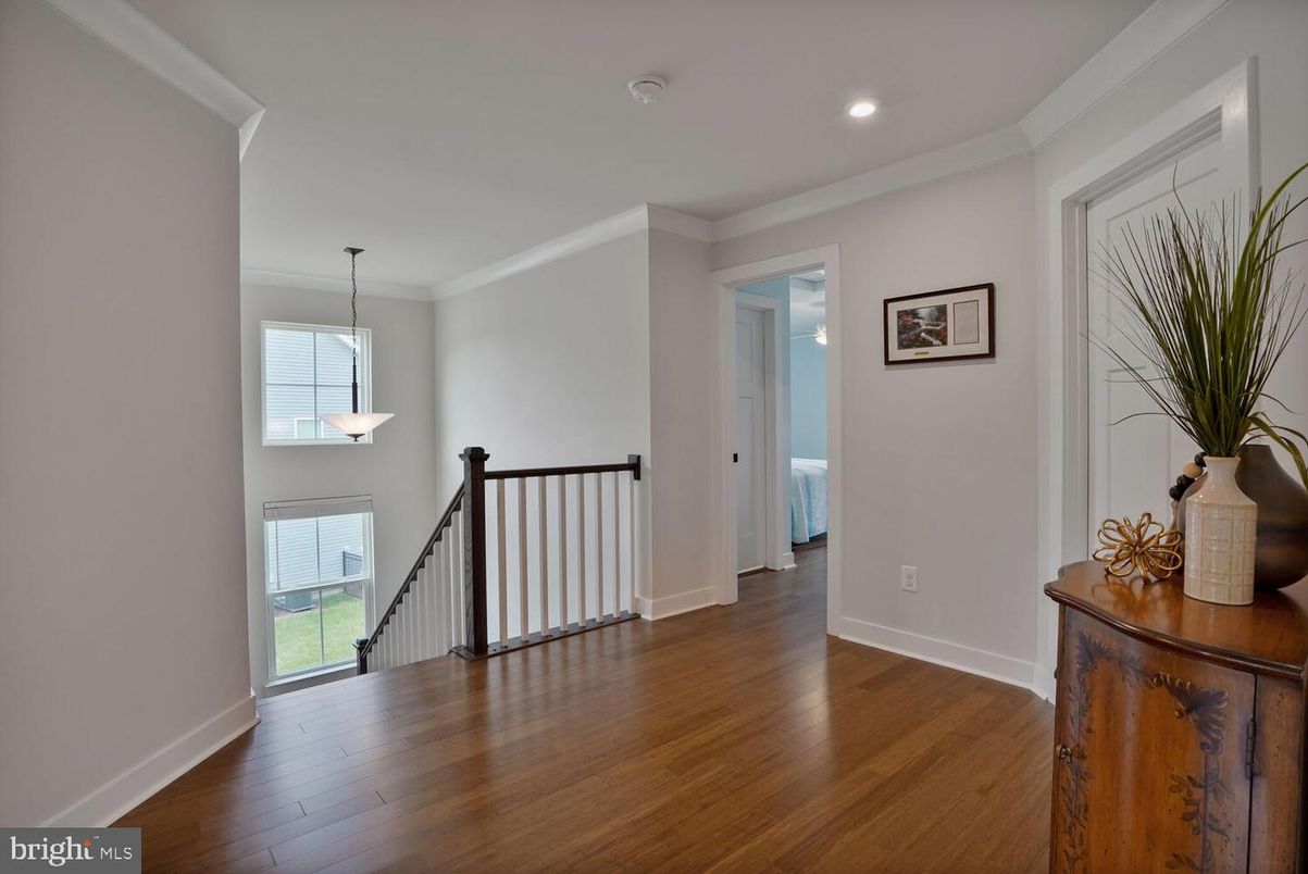 Empty room, Interior, Pendant Lights, Recessed Lighting, Wood Texture Flooring