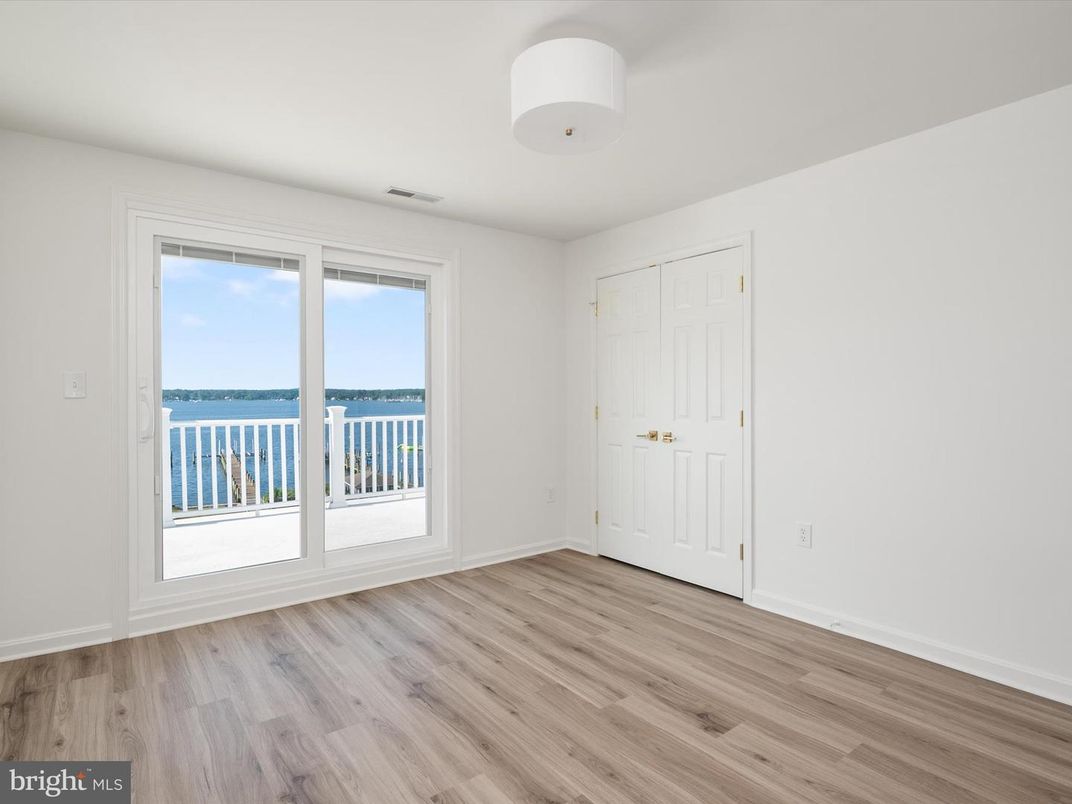 Empty room, Interior, Water, Wood Texture Flooring